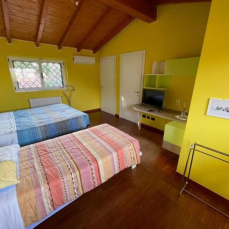 Lussuosa Villa Vicino Alla Stazione Caronno Pertusella Экстерьер фото