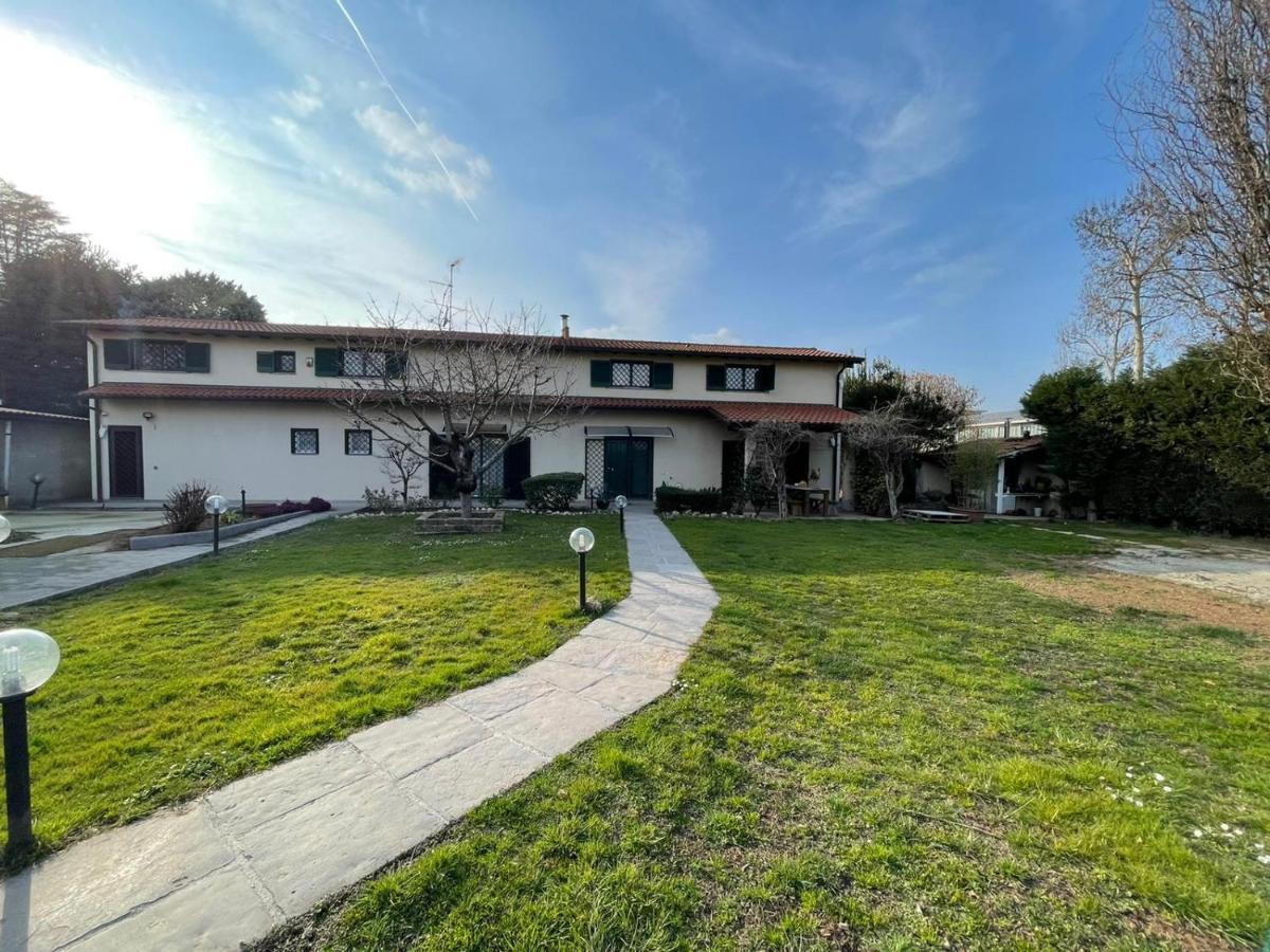 Lussuosa Villa Vicino Alla Stazione Caronno Pertusella Экстерьер фото