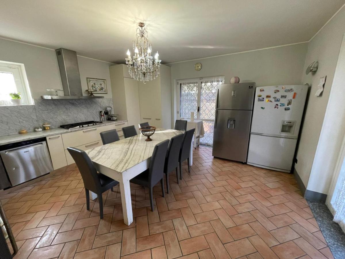Lussuosa Villa Vicino Alla Stazione Caronno Pertusella Экстерьер фото