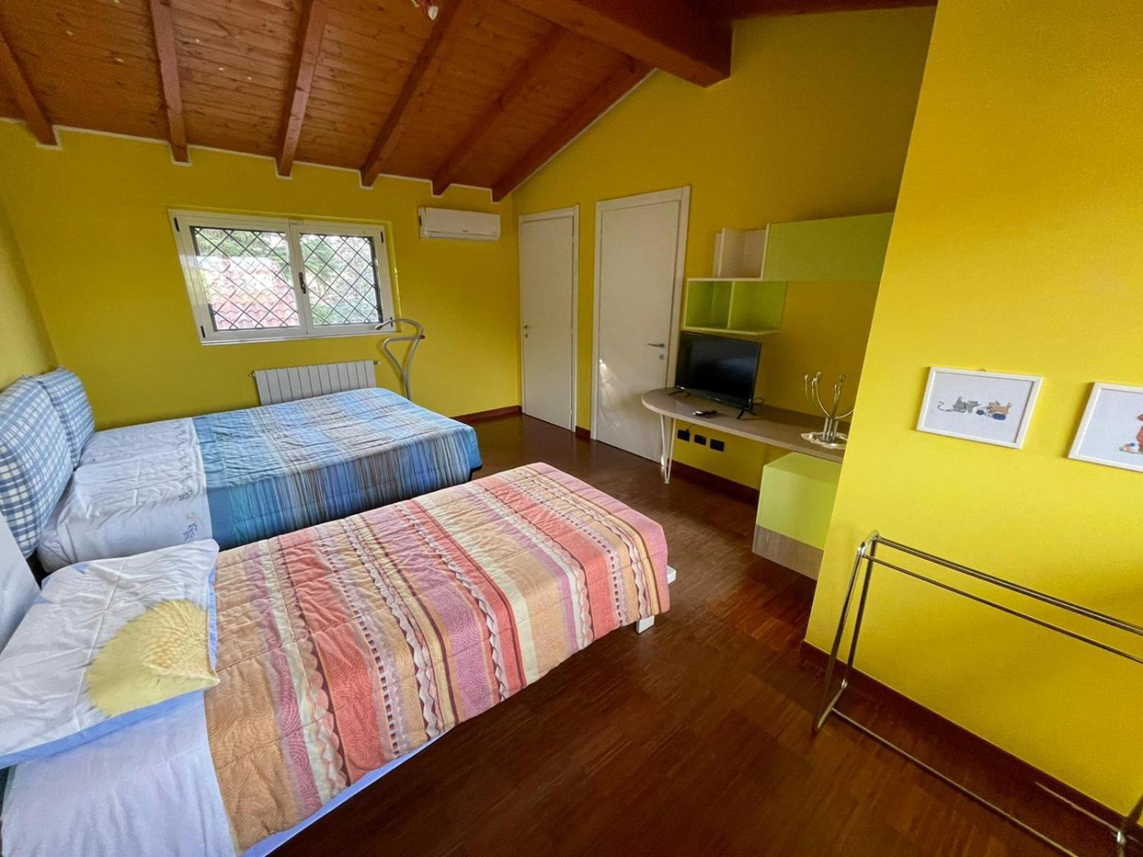 Lussuosa Villa Vicino Alla Stazione Caronno Pertusella Экстерьер фото